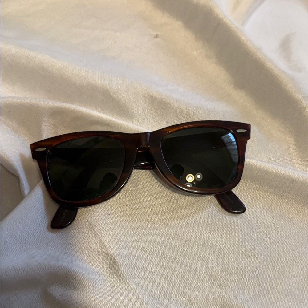Vintage Ray-Ban L2052 Tortoiseshell Frame Sunglasses with Dark Lenses
